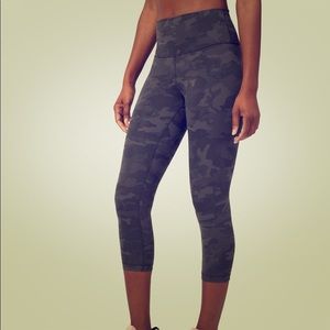 Wunder Train High rise 21 inch incognito camo grey